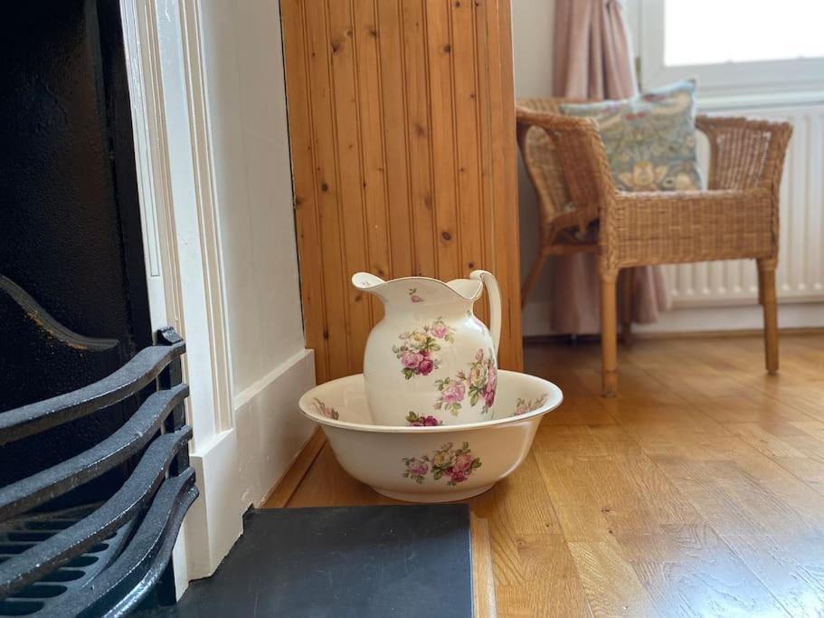 Windsor Cottage: Cosy, Charming, Full Of Character Exterior foto